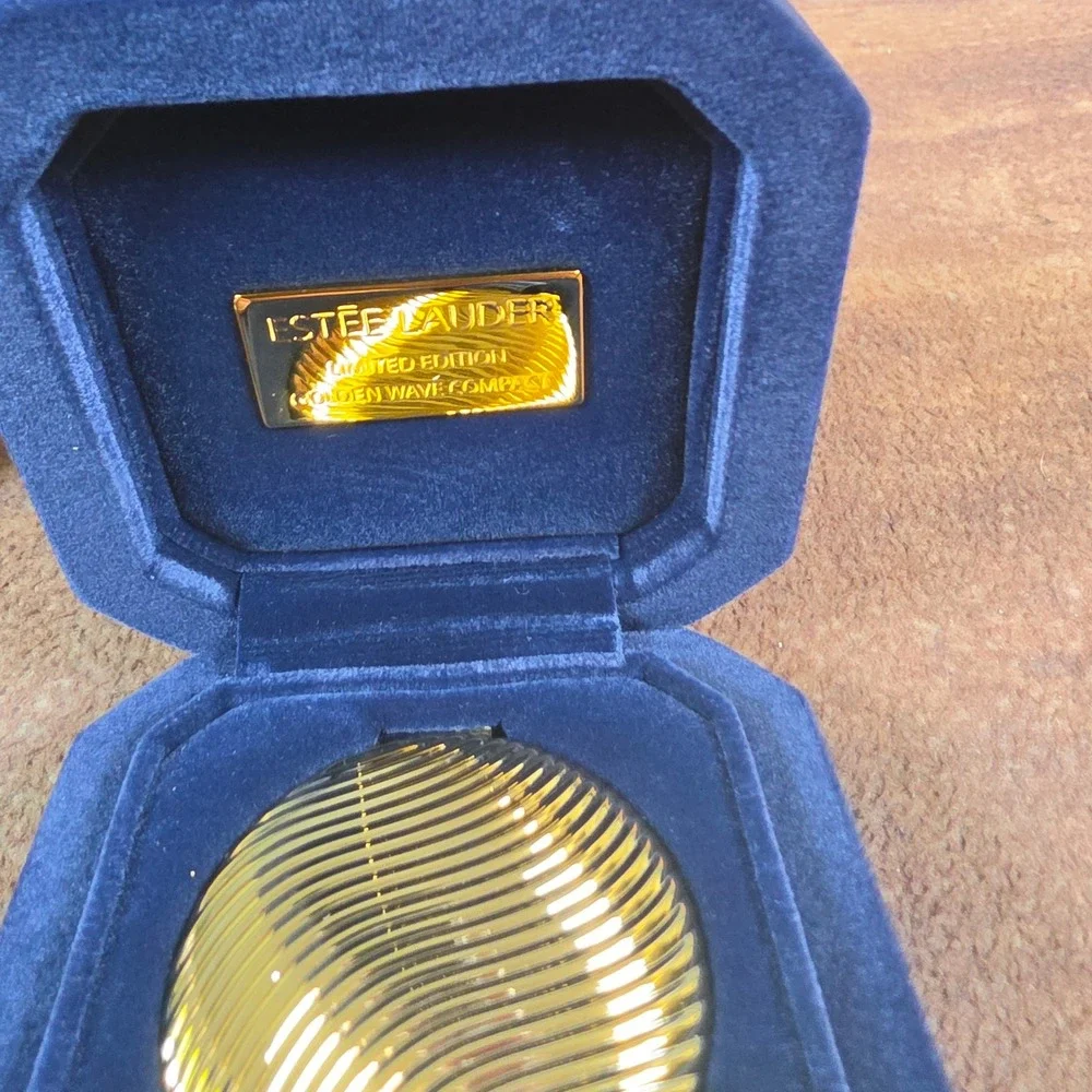Estee Lauder Scorpio Zodiac Compact Women OS Gold Excellent Lucidity Powder